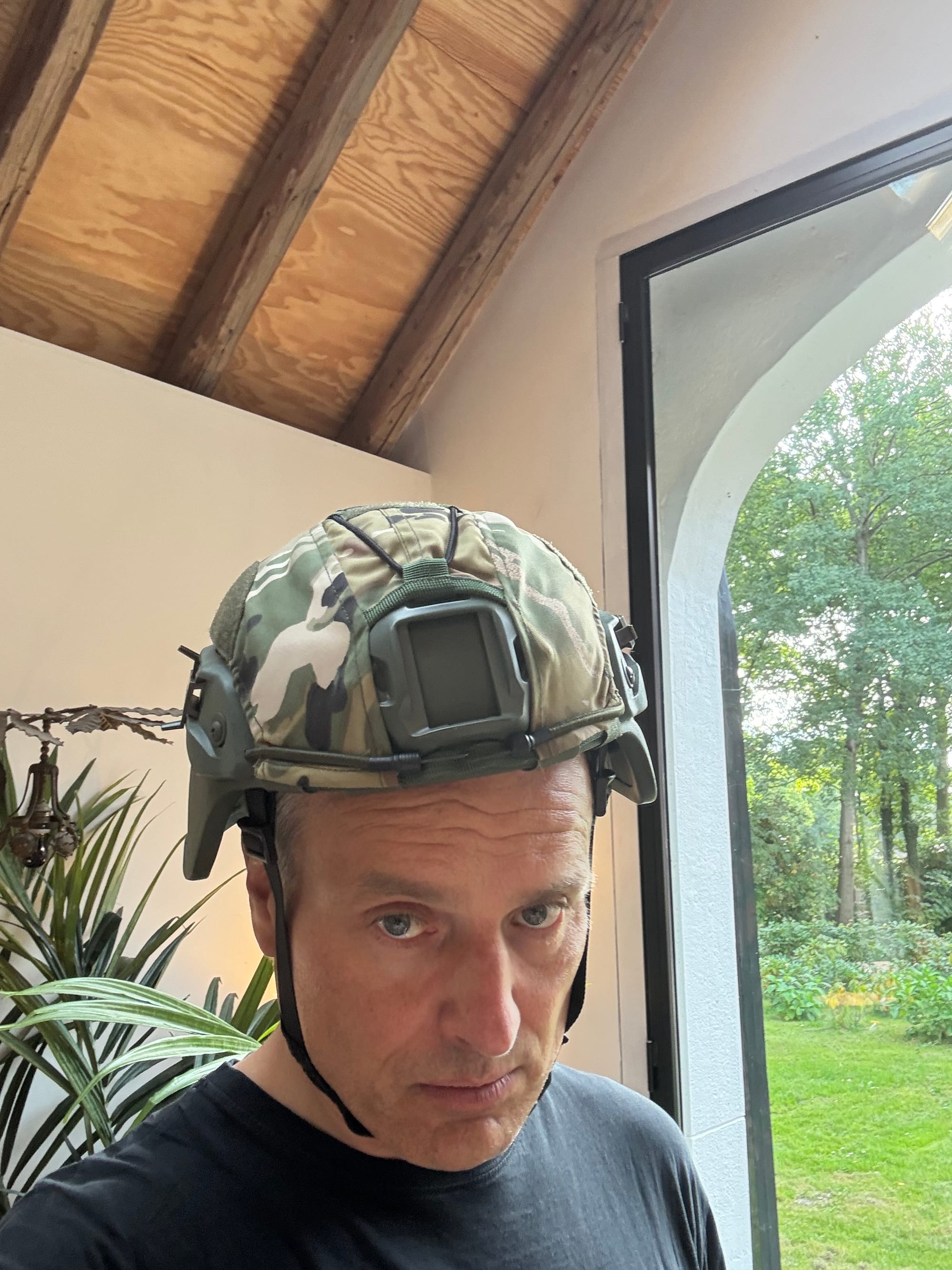 Picture of Joris Luyendijk with helmet